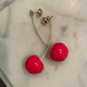 Gorgeous and fun Zara earrings! 🍒Wore just once for an occasion.